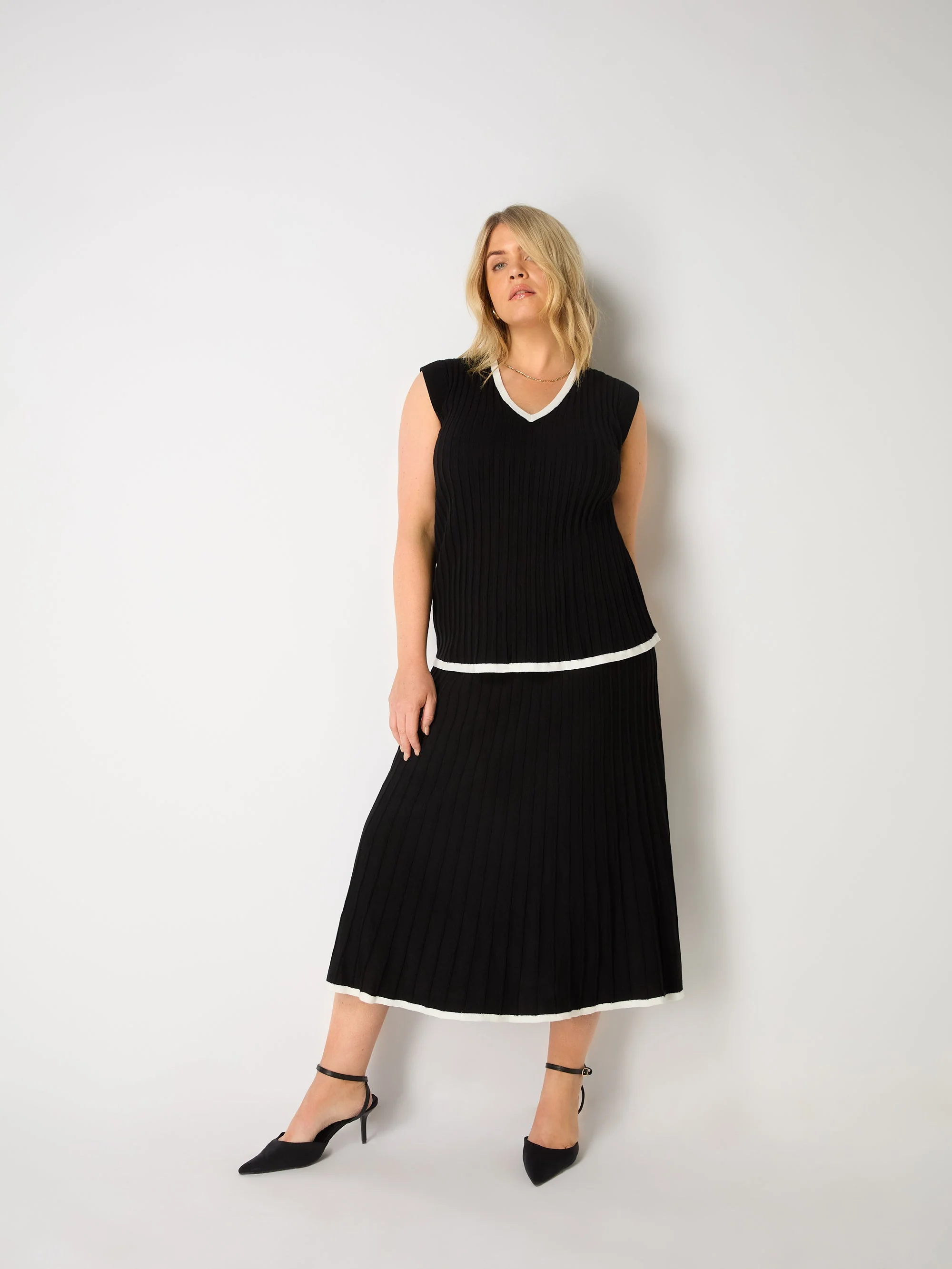 Black Contrast Tipping Knitted Skirt - Image 9