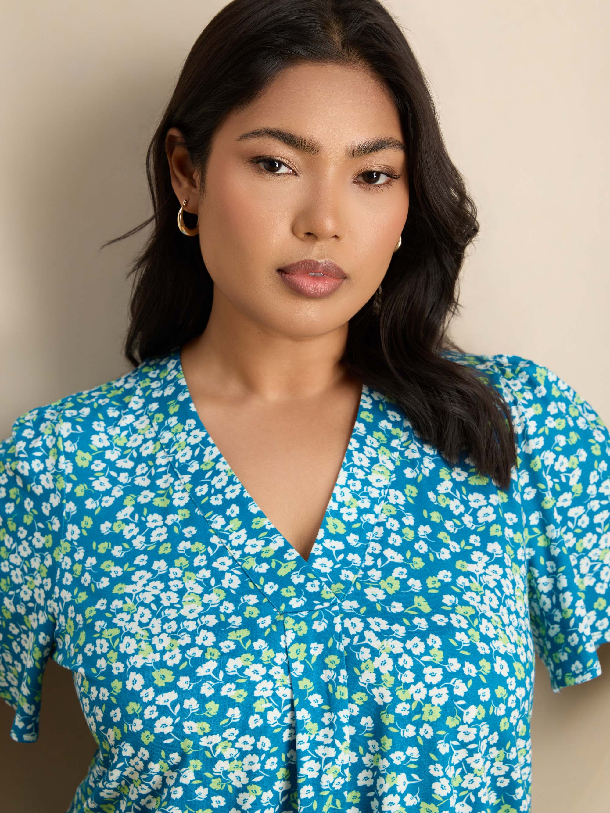 Blue Ditsy Print V-Neck Flutter Sleeve Jersey Top - Image 2