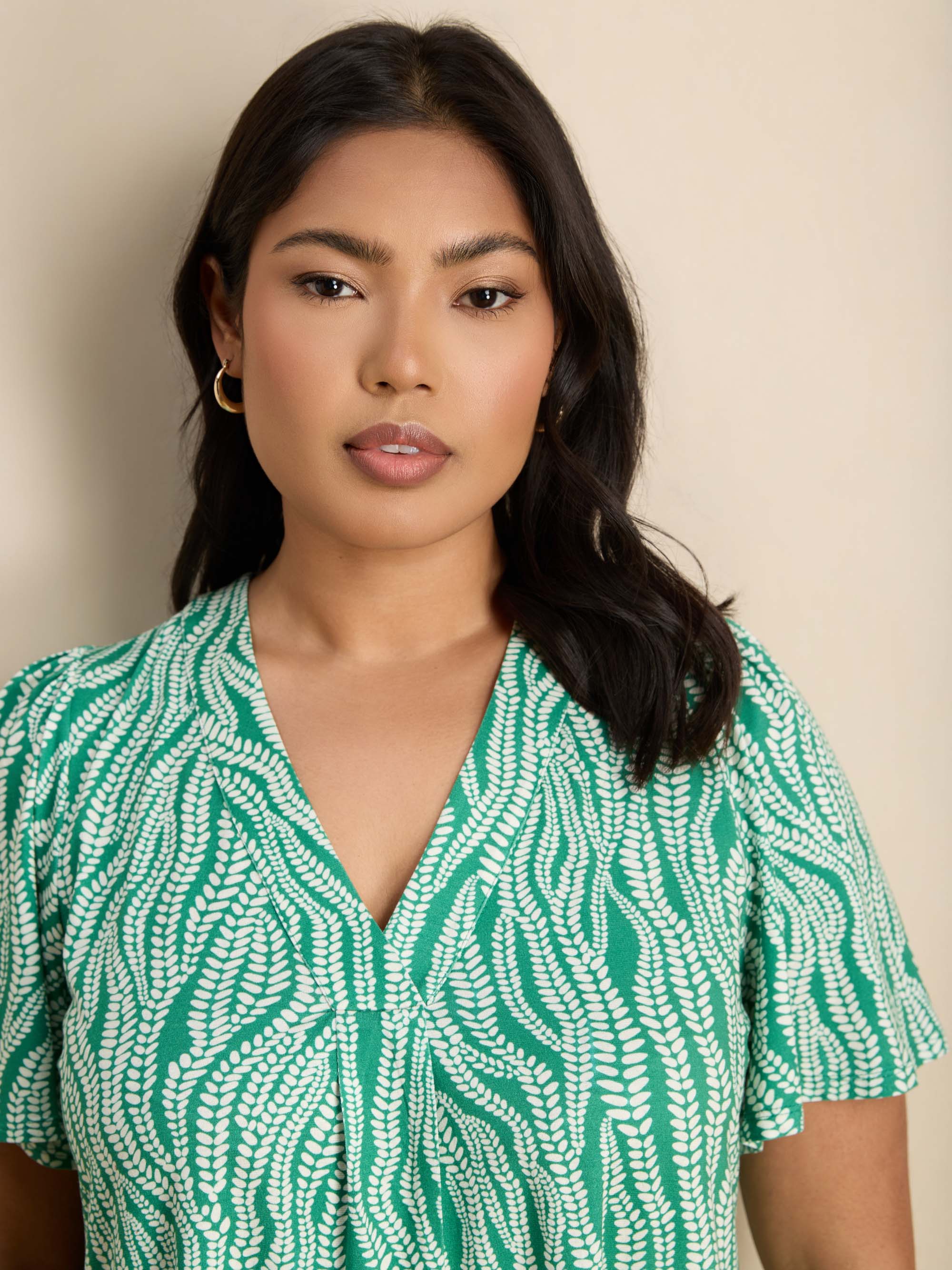 Green Linear Leaf Print V-Neck Flutter Sleeve Jersey Top - Image 2