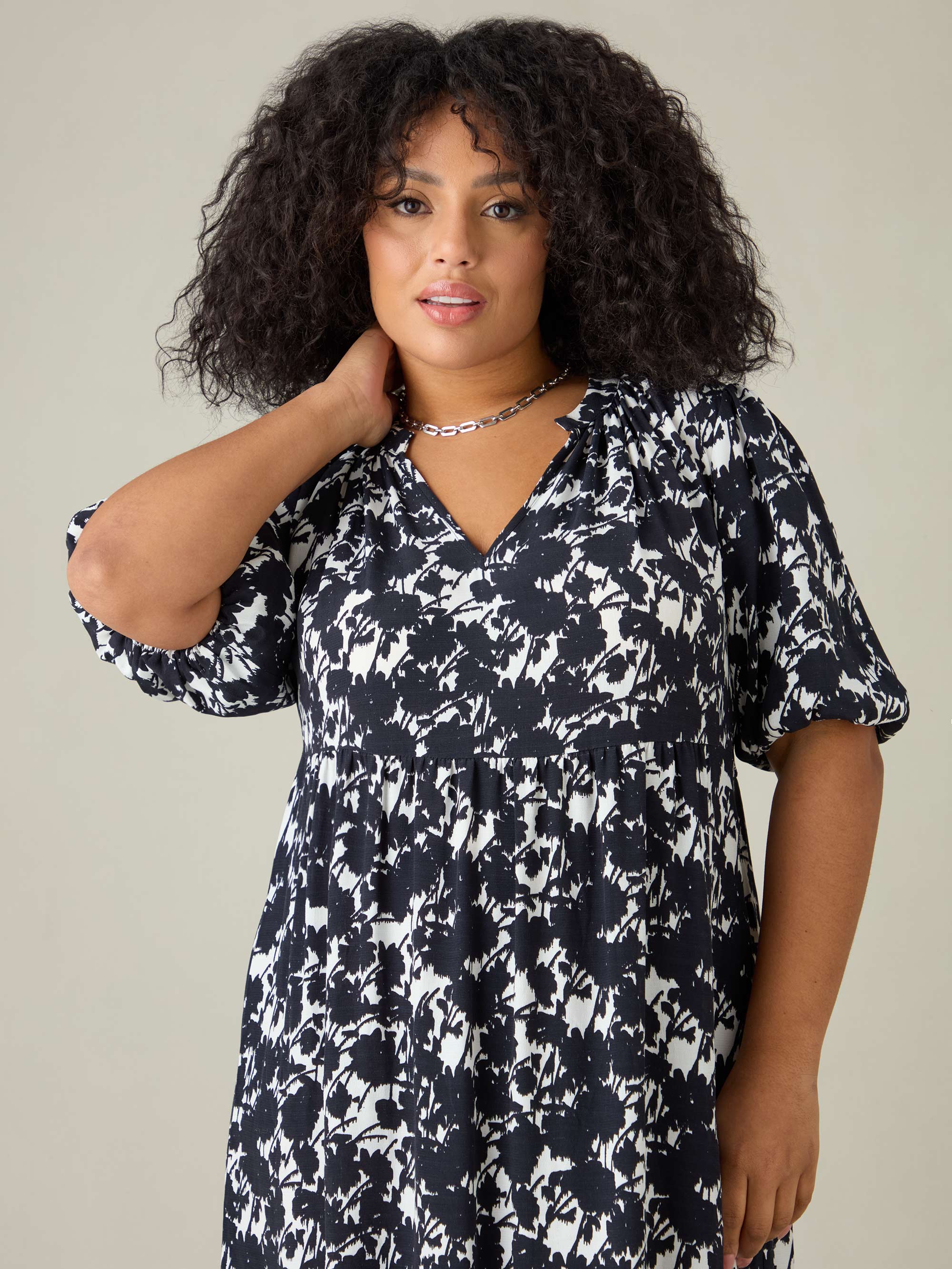 Mono Floral Puff Sleeve Tiered Maxi Dress - Image 2
