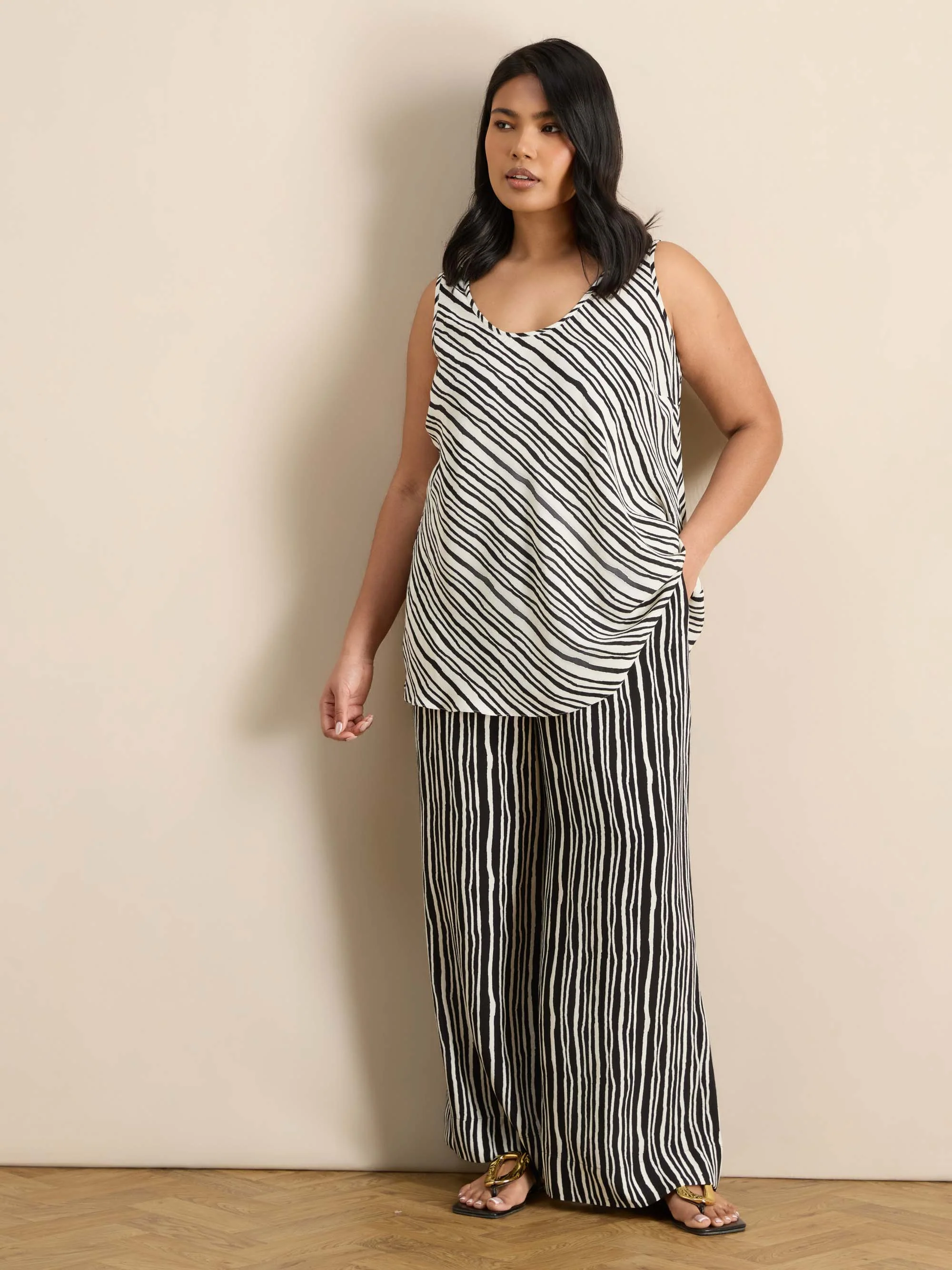 Mono Stripe Sleeveless Swing Vest - Image 2