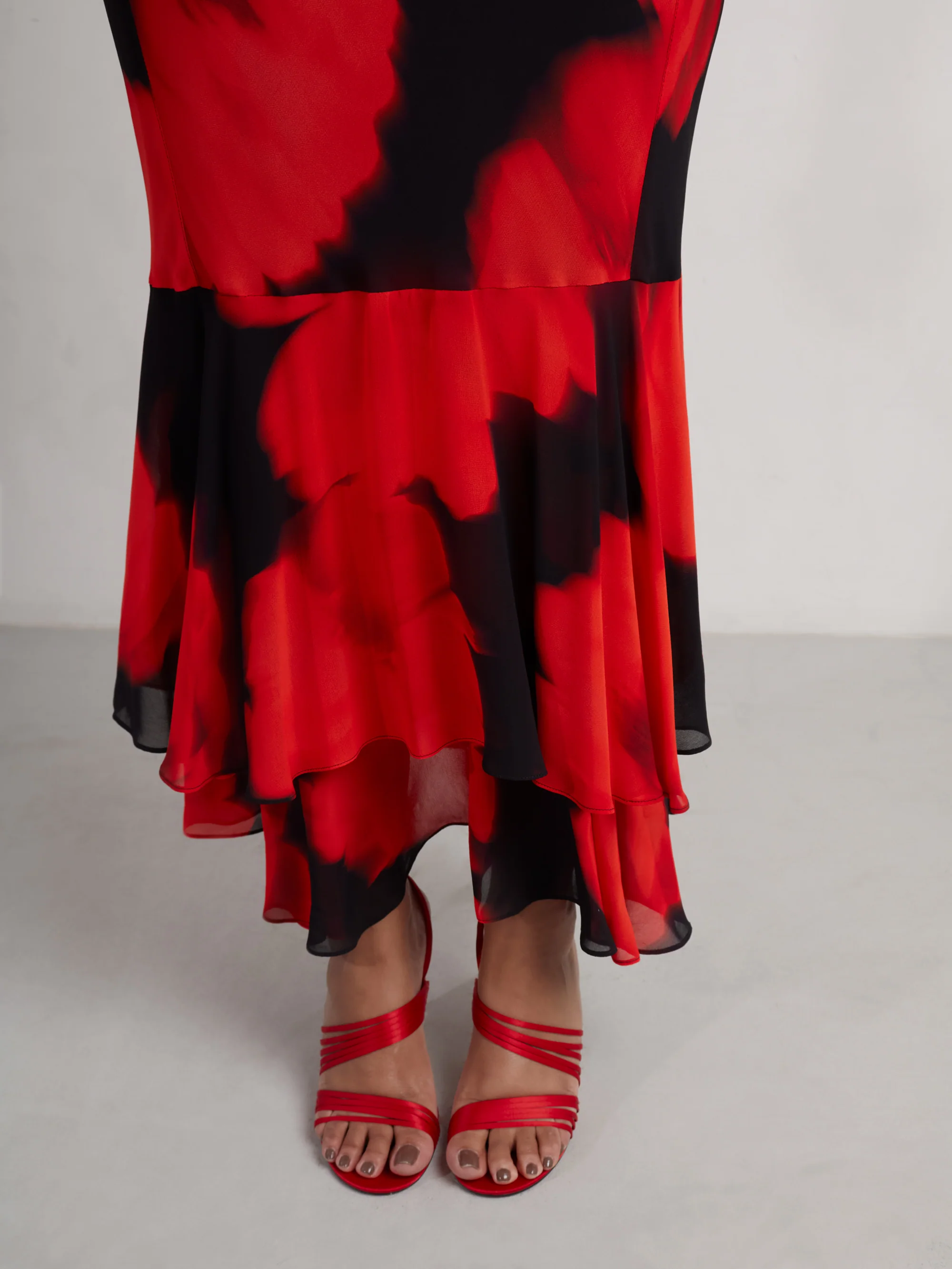Petite Red Floral Ruffle Shoulder Maxi Dress - Image 8
